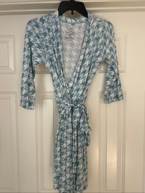 Retired Print Posh Peanut Light Teal and White Houndstooth Robe - Medium